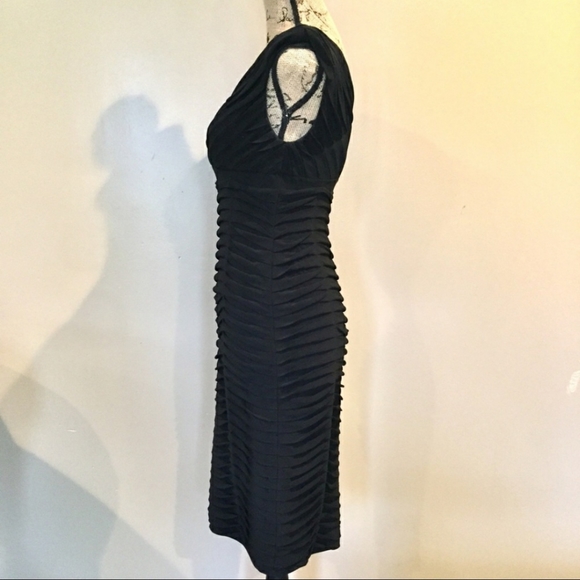 Adrianna Papell V neck tiered dress - Picture 3 of 7